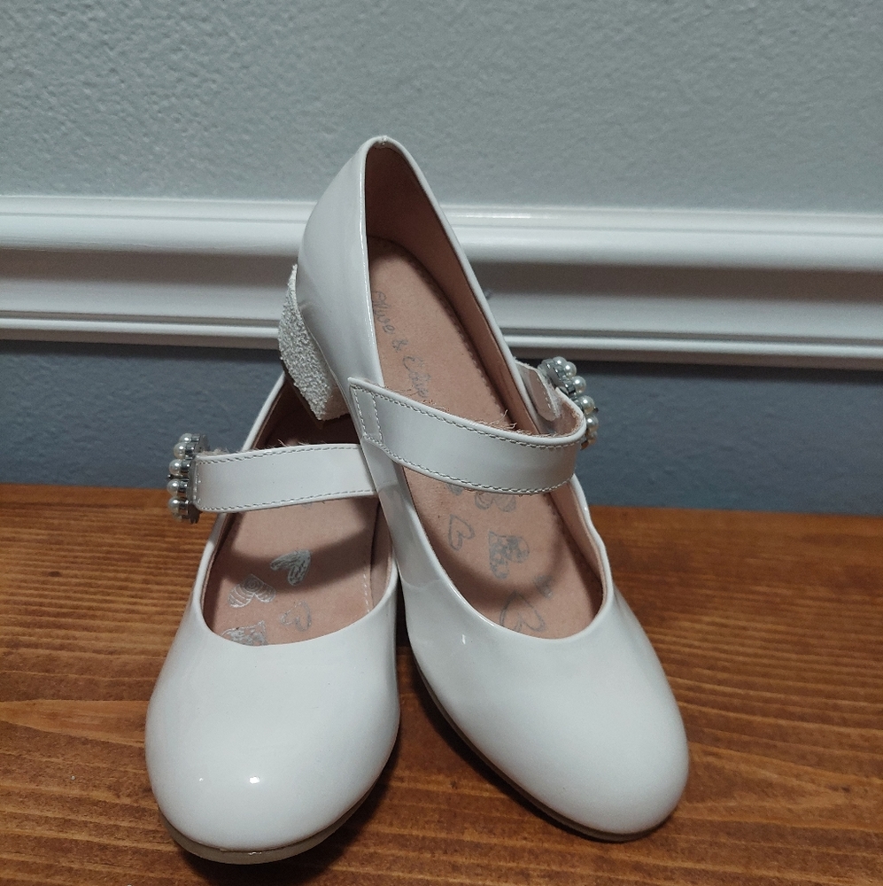 Olive and Edie Ellen Mary Jane Pumps